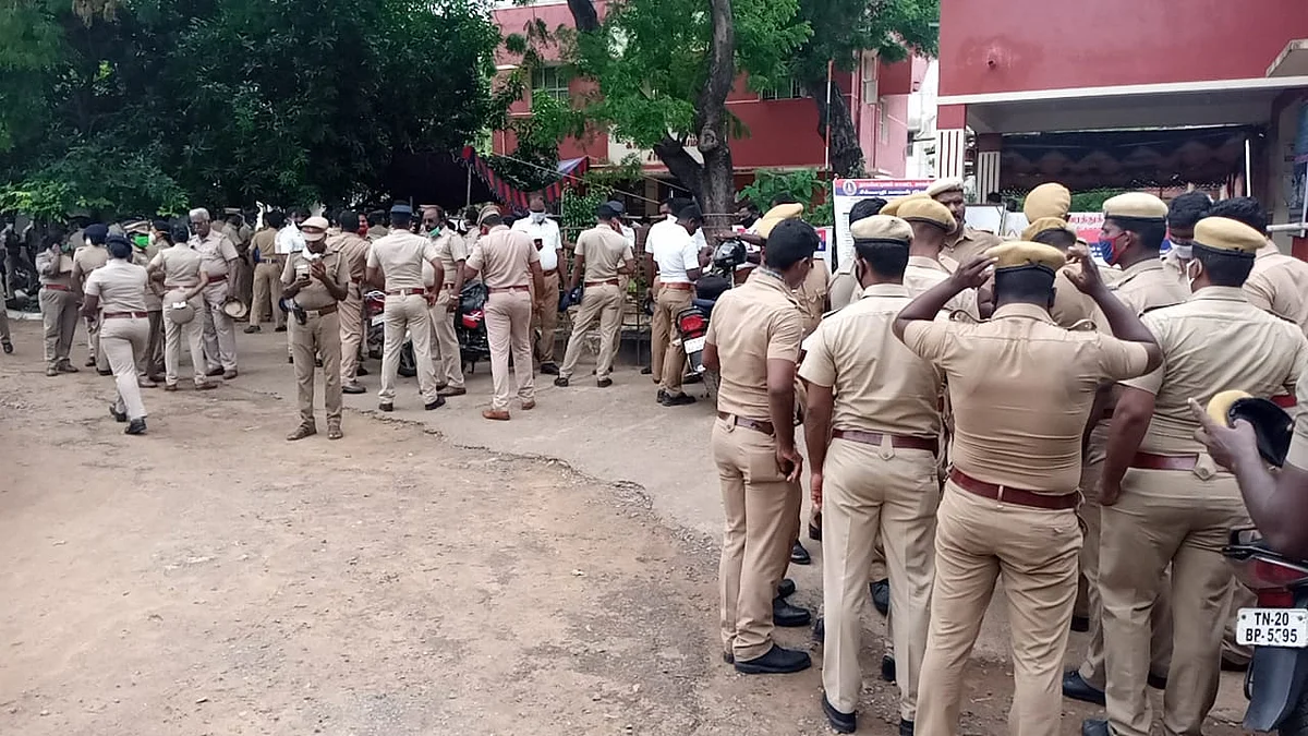 சுருக்குமடி வலை - மீனவர்களிடையே மோதல் -