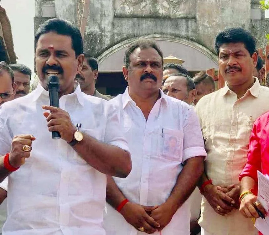 அமைச்சர் ஆர்.காமராஜுடன் கோபி , ஆர்.ஜி.குமார்