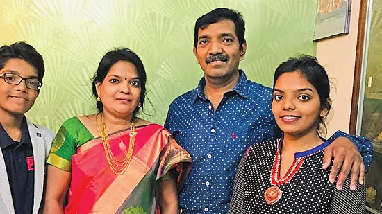 ஹேமலதா குடும்பத்தினர்...