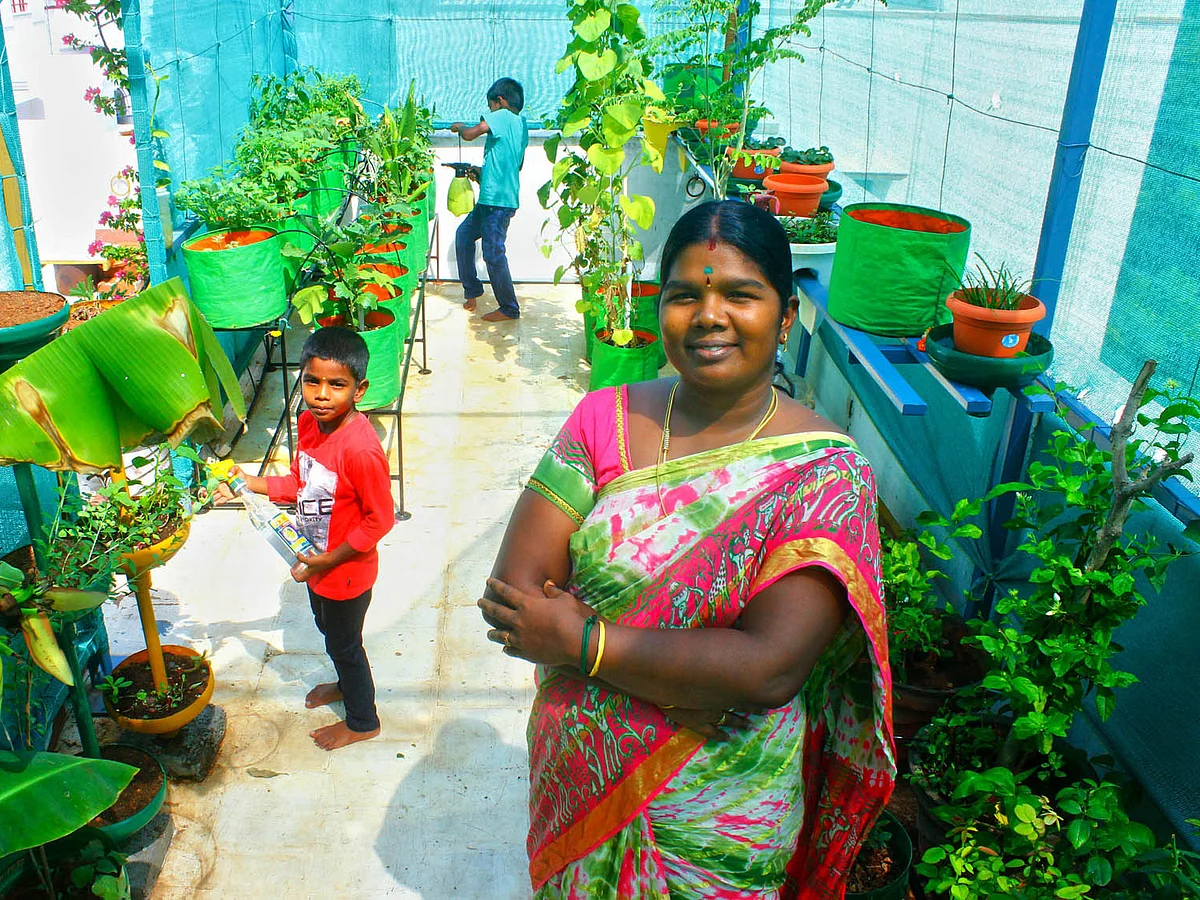 கரூர்: `சாதாரணமா ஆரம்பிச்சேன்.. அமர்க்களமா போகுது!' -ஆசிரியையின் `30 நாள் சேலஞ்ச்’