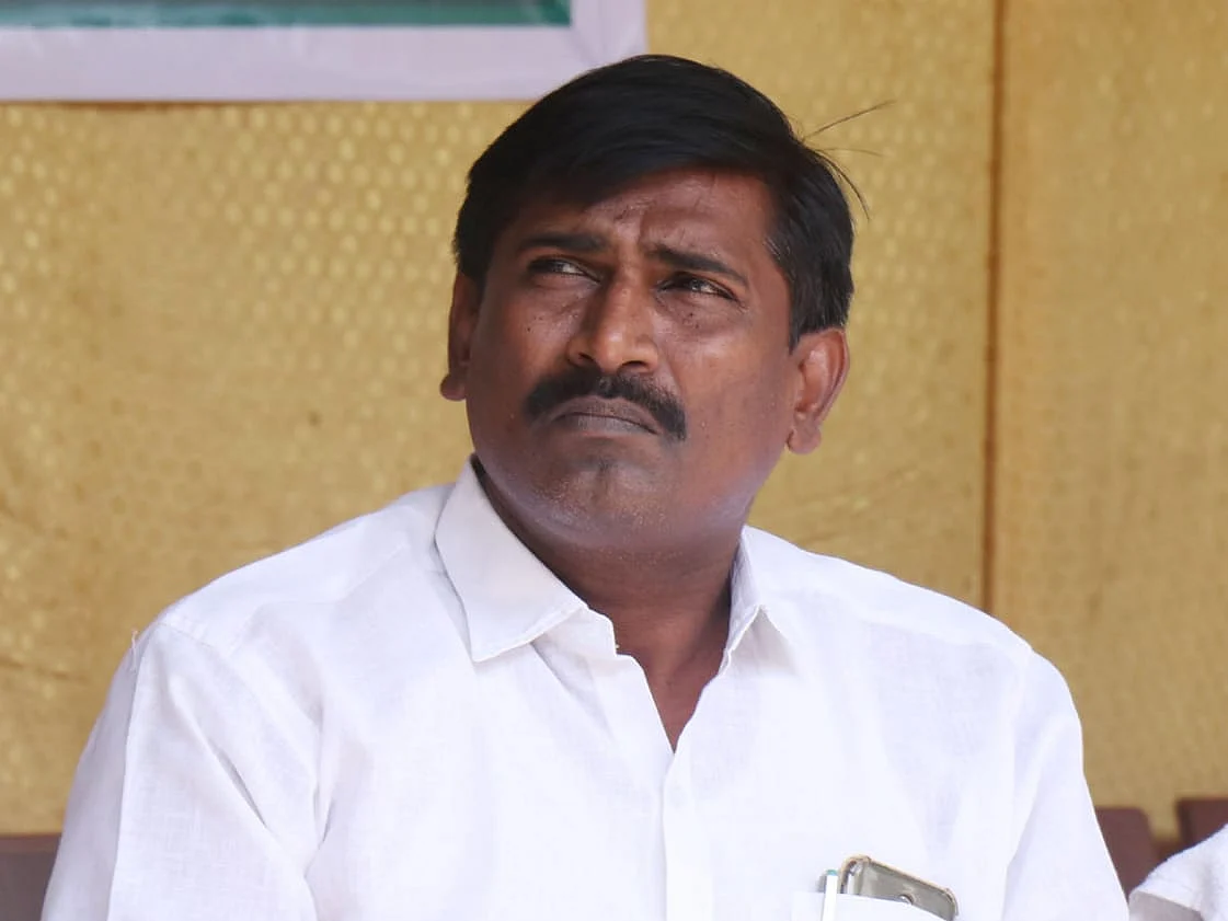 கொரோனா: `111 பேரில் அ.தி.மு.க எம்.எல்.ஏ-வும் ஒருவர்!' - பதறும் பரமக்குடி