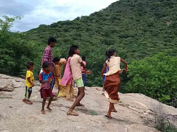 EIA 2020: `1,000 விதைப்பந்துகள் மூலம் விழிப்புணர்வு!' - கரூர் இளைஞரின் புது முயற்சி