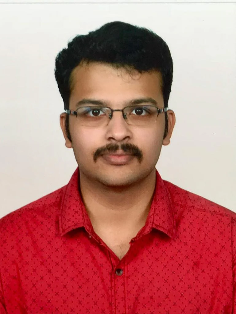 பச்சிளம் குழந்தைகள் மருத்துவர் S. ராதாகிருஷ்ணன்.