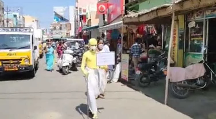 விழிப்புணர்வு செய்யும் கார்த்திக்