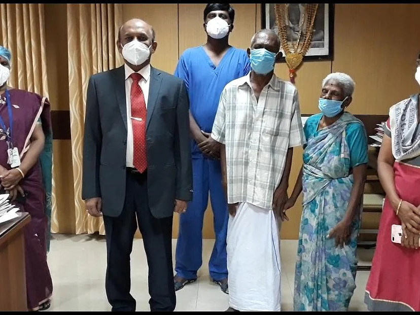புதுக்கோட்டை: மூளையில் ரத்தக்கட்டி, முடங்கிய கை, கால்கள்! - முதியவரைக் காப்பாற்றிய மருத்துவர்கள்
