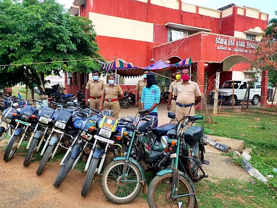 புதுக்கோட்டை: `ஃபாலோ அப்; மாற்றுச் சாவி!’- டூவிலர் கொள்ளையில் சிக்கிய 16 வயது சிறுவன்