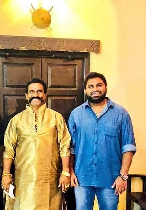 மகனுடன் கிருஷ்ணசாமி வாண்டையார்