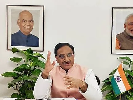 ``சி.பி.எஸ்.இ பாடக் குறைப்பு முக்கியம்தான்; ஆனால்...'' - விளக்கும் கல்வியாளர் பிரின்ஸ் கஜேந்திரபாபு