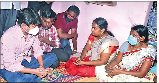 ஜெயராஜ் குடும்பத்துக்கு ஆறுதல் கூறும் உதயநிதி...