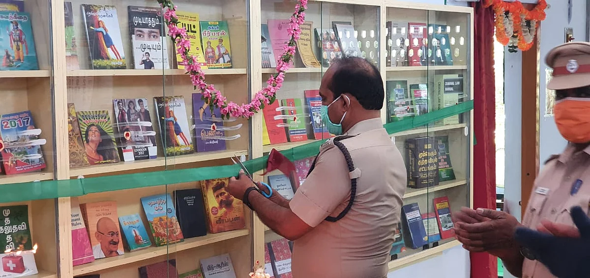 நூலகத்தை திறந்து வைக்கும் கல்யாண்குமார்