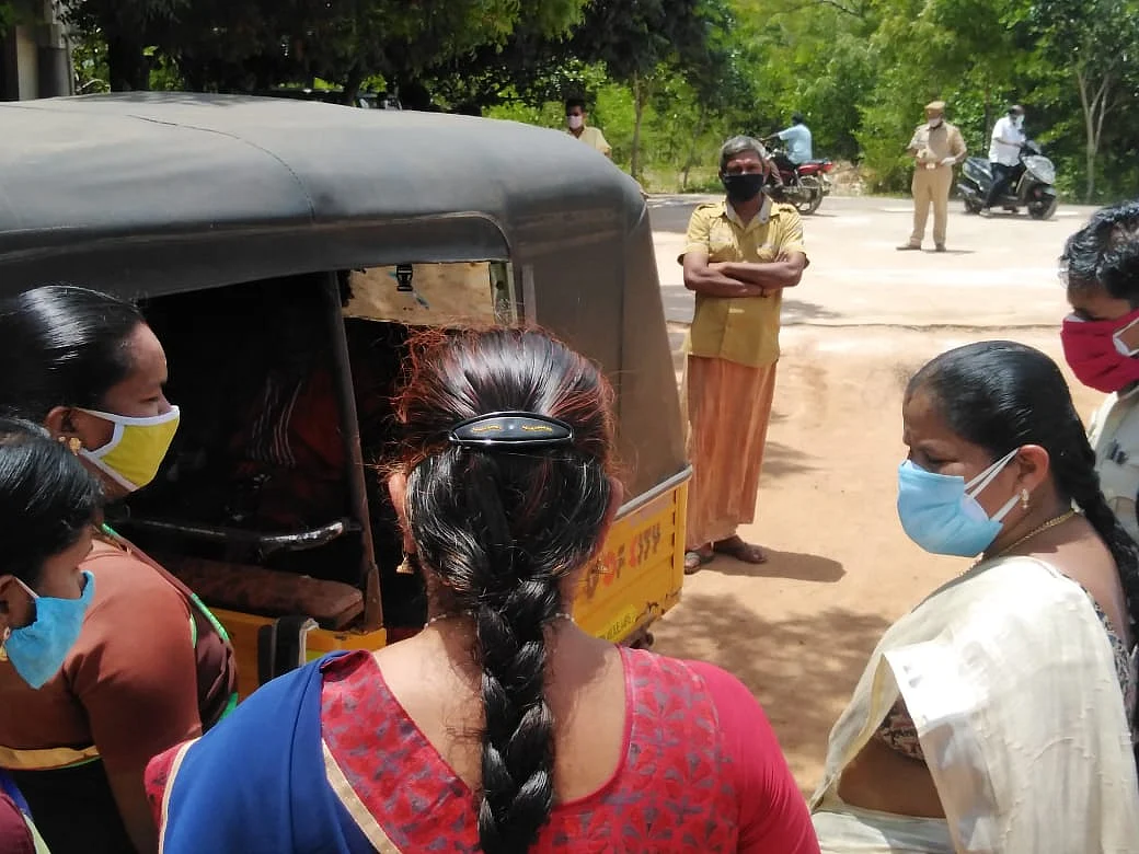 ஆதரவற்ற பென்னை மீட்ட அதிகாரிகள்