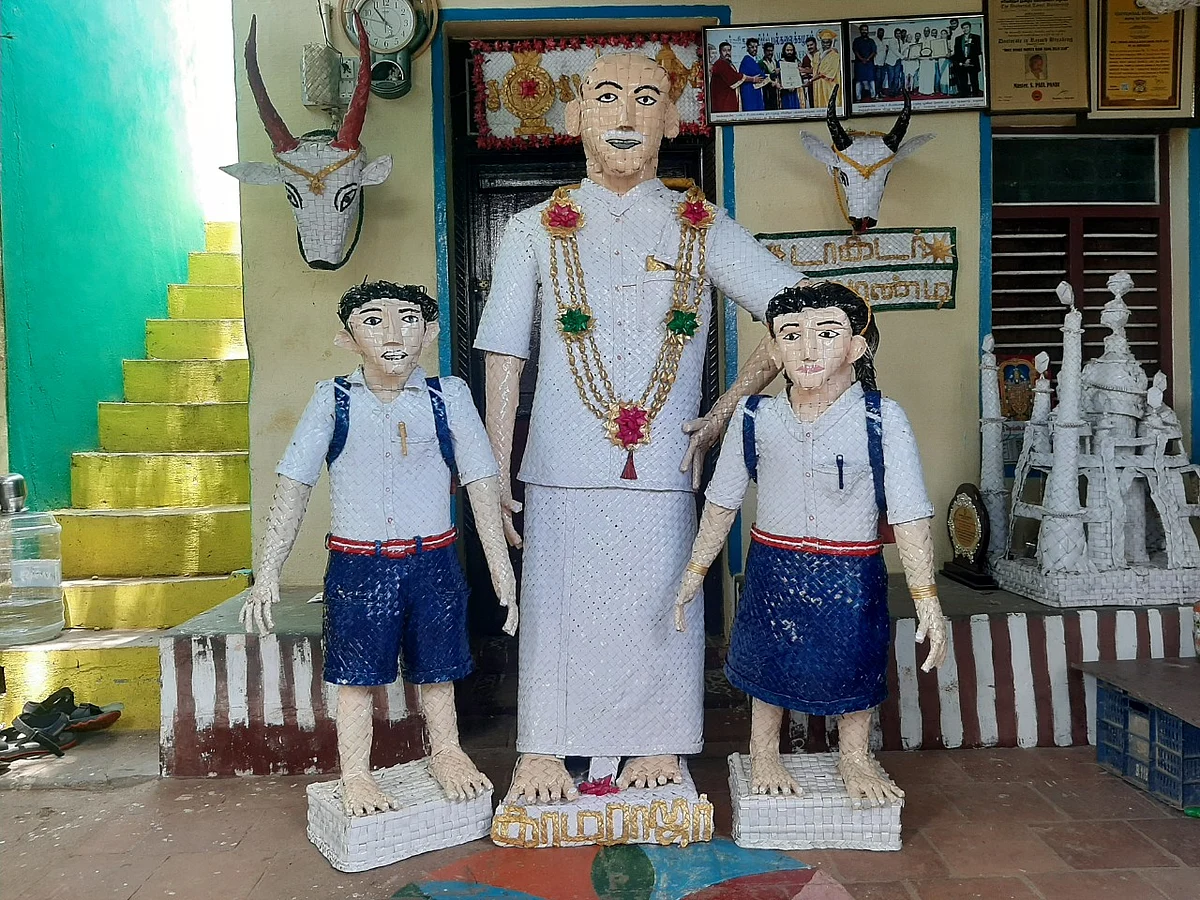 தூத்துக்குடி: `என் குலசாமியே பனைதான்!' - காமராஜருக்கு ஓலையில் சிலைவடித்த தொழிலாளி