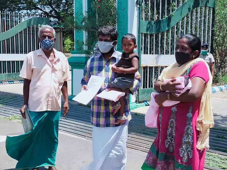 தேனி: மனைவி மரணத்தில் மர்மம்! - கைக்குழந்தையோடு கலெக்டர் அலுவலகத்தில் கலங்கிய நபர்