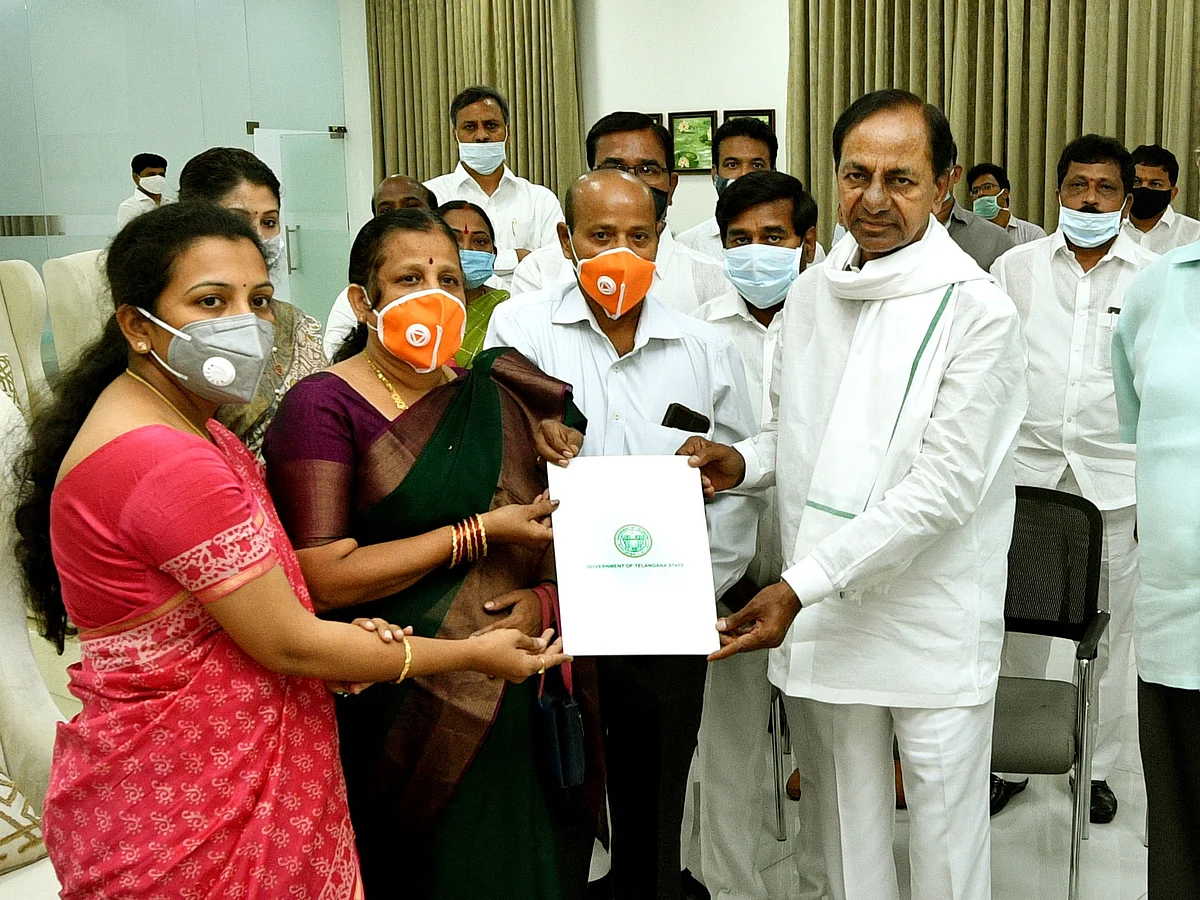 `ராணுவ வீரர் மனைவிக்குத் துணை ஆட்சியர் பதவி’ - பணி ஆணை வழங்கிய தெலங்கானா முதல்வர்