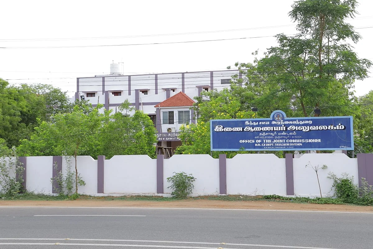 கொரோனா அச்சத்தால் மூடப்பட்ட அலுவலகம்
