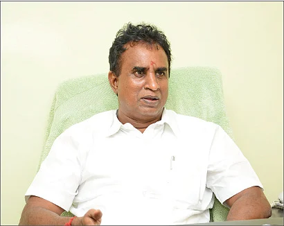 வேலுமணி