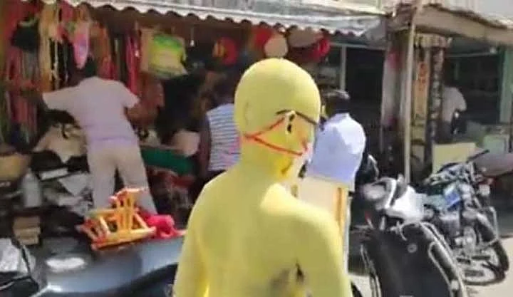 விழிப்புணர்வு செய்யும் கார்த்திக்