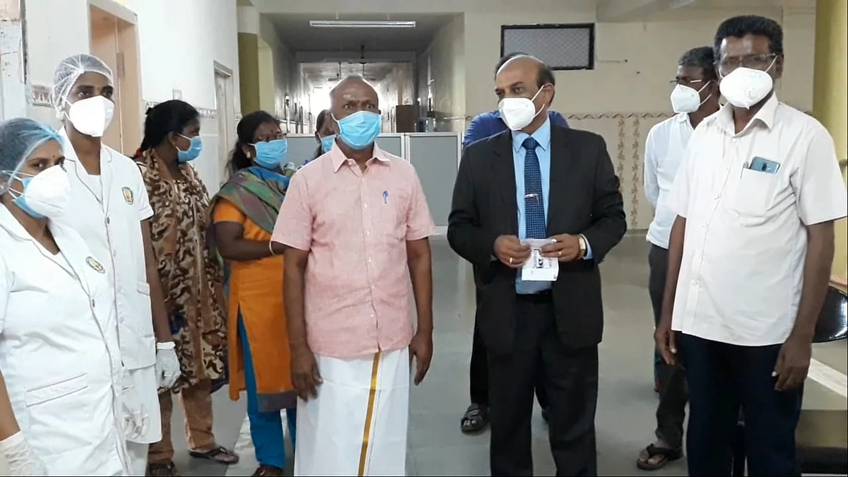 நோயாளியை மீட்ட மருத்துவர்கள்