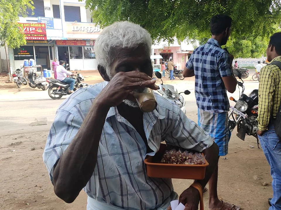 கரூர்: `இனி நல்ல சாப்பாடு சாப்பிடுவோம்!’ - உதவிகளால் நெகிழும் சுந்தர்ராஜ்