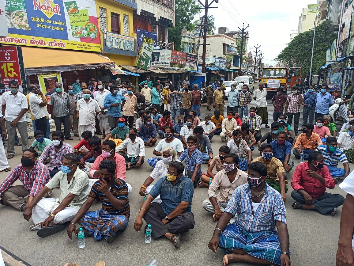 வியாபாரிகள்