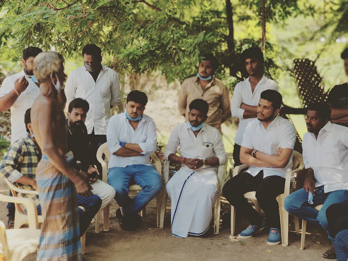 புதுக்கோட்டை: சிறுமி குடும்பத்துக்கு நிதியுதவி! -ஆறுதல் அளித்த விஜய் ரசிகர்கள்