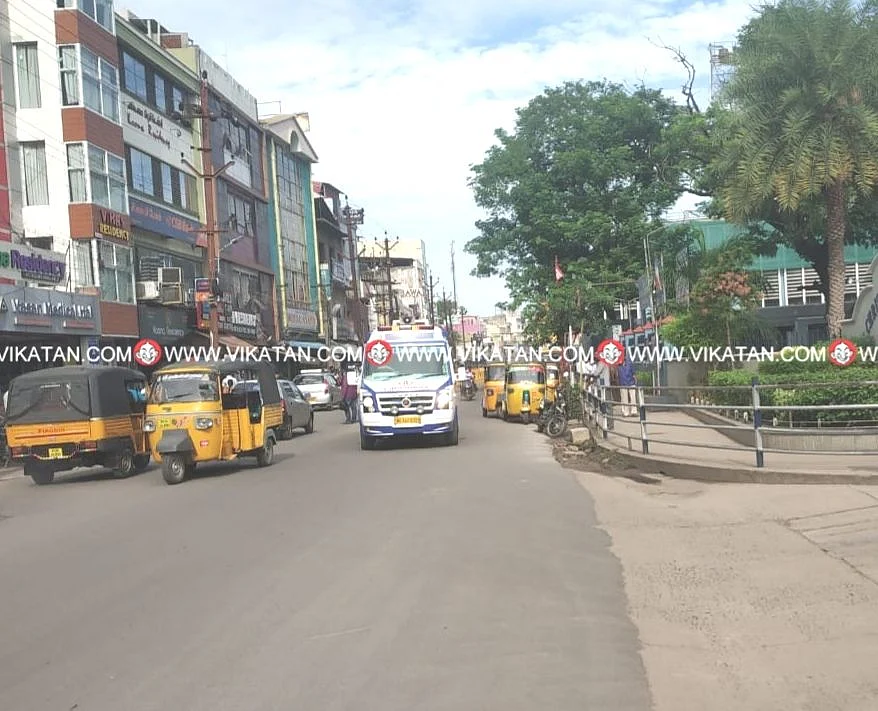 கேரளாவிலிருந்து வந்த ஆம்புலன்ஸ்