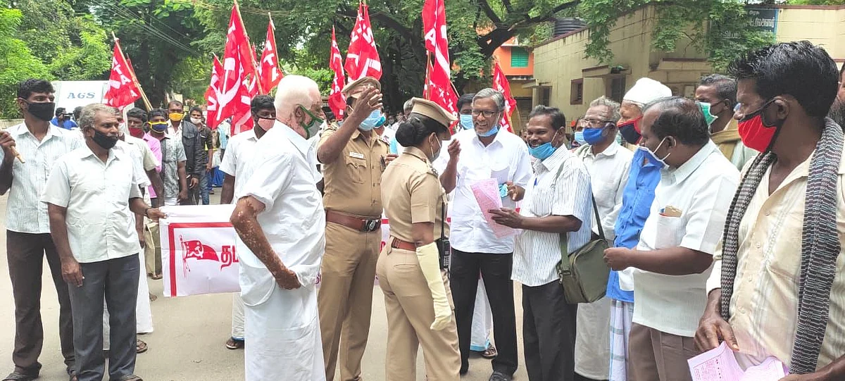 போராட்டம் செய்த விவசாயிகள்