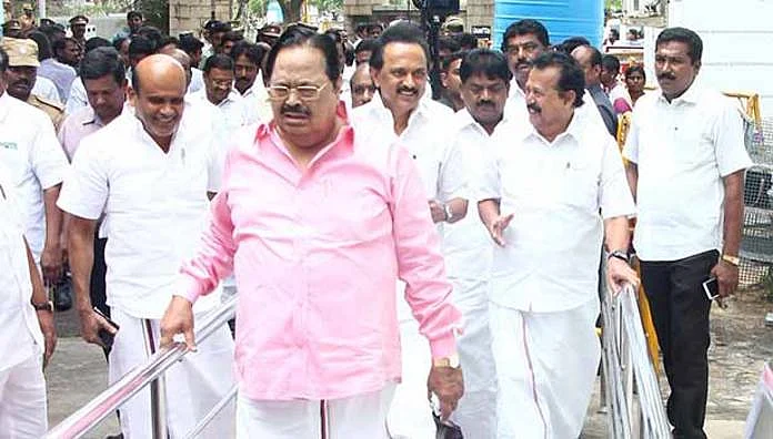துரைமுருகன் மற்றும் தி.மு.க எம்.எல்.ஏக்கள்
