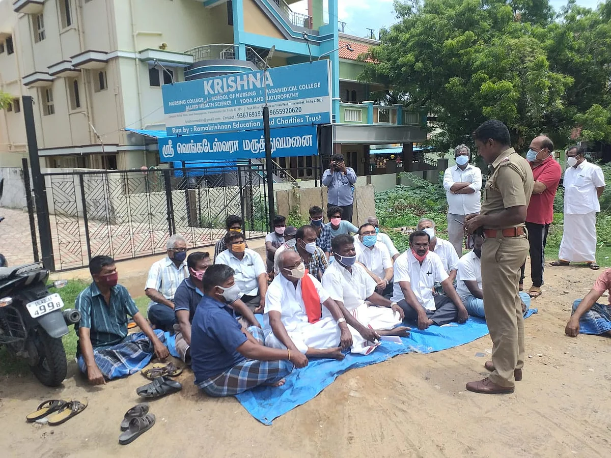 கொரோனா:`வெளியே வந்து சாப்பிடுறாங்க; டீ குடிச்சுட்டு போறாங்க!' - நோயாளிகளால் பதறும் திருச்சி