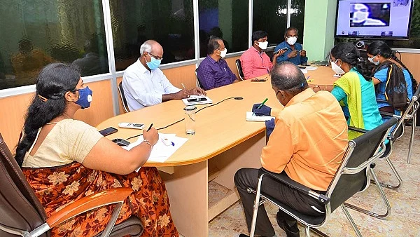காணொலி மூலம் நடந்த மக்கள் குறைதீர் கூட்டம்