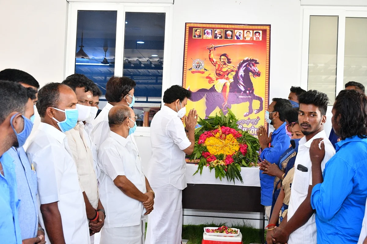 சுதந்திரப் போராட்ட வீரர் ஒண்டிவீரனுக்கு மரியாதை செலுத்தும் மகேஷ்