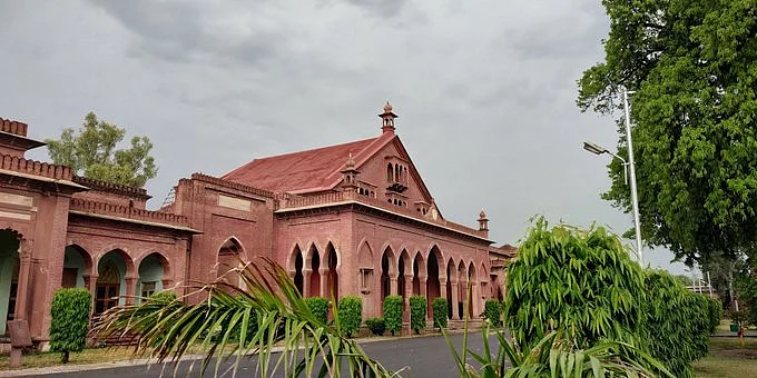 அலிகார் முஸ்லிம் பல்கலைக்கழகம்