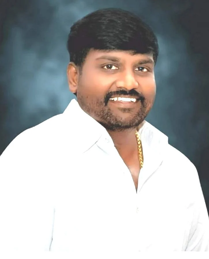 மாணவரணி அமைப்பாளர் மோகன்