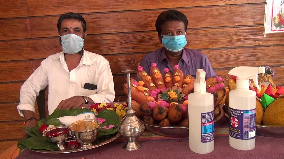 வரவேற்பறையில் சானிடைஸர்