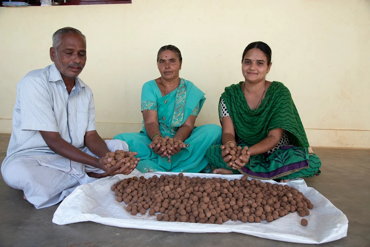குடும்பத்தினருடன் பத்மபிரியா