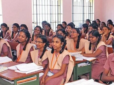 `பள்ளி திறப்பு, பாடங்கள் குறைப்பு, ப்ளூ பிரிண்ட் எங்கே?' - பள்ளிக் கல்வித்துறைக்கு சில கேள்விகள்