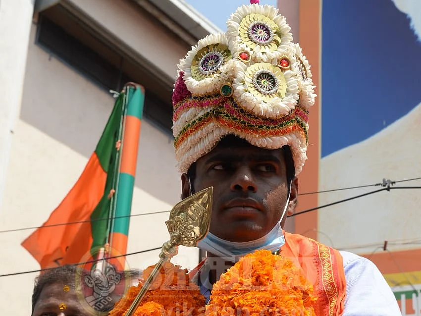 கோவை: பட்டாசு வெடித்து வரவேற்பு!- அண்ணாமலை உள்ளிட்ட பா.ஜ.க-வினர் மீது 5 பிரிவுகளில் வழக்கு