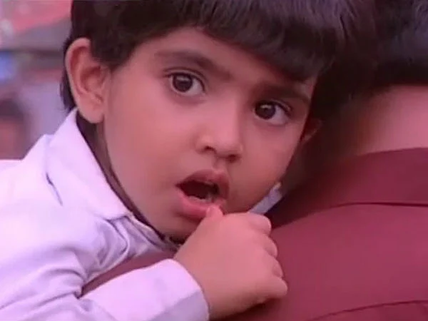 பூவிழி வாசலிலே