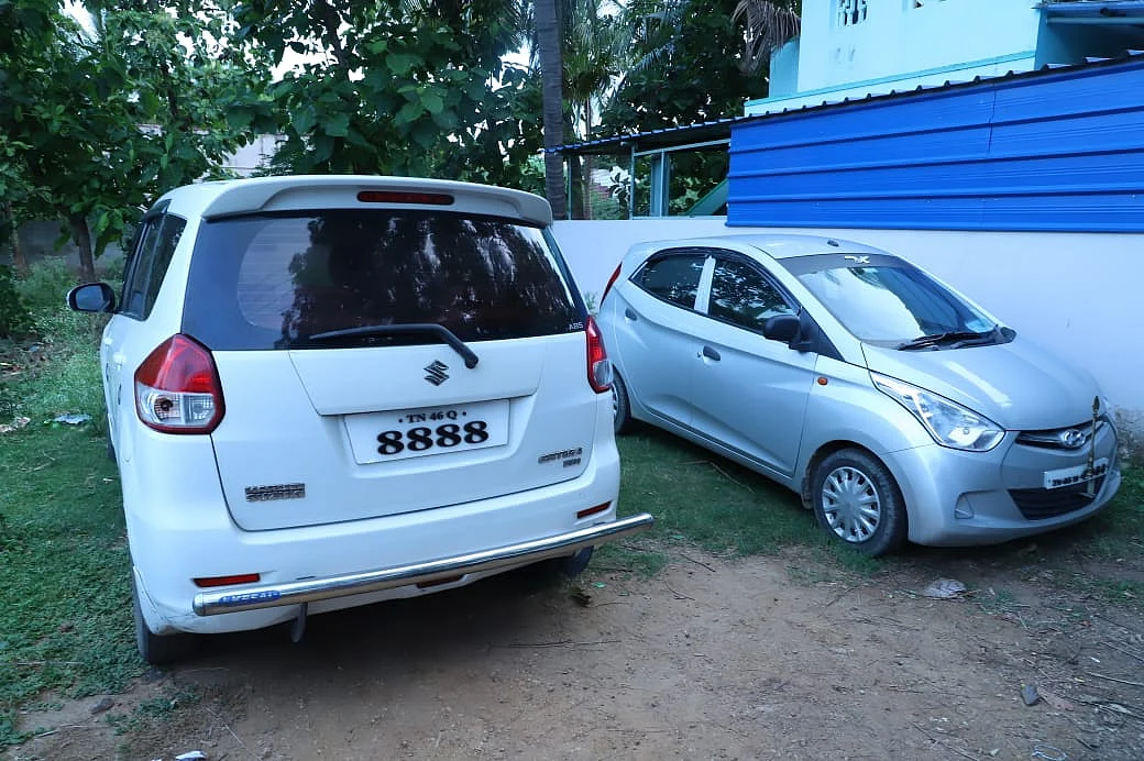 போதை பொருள் கடத்தலுக்கு பயன்படுத்திய கார்கள்