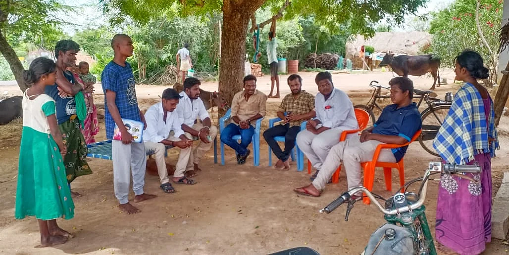 விஜய் மக்கள் இயக்கத்தினர்
