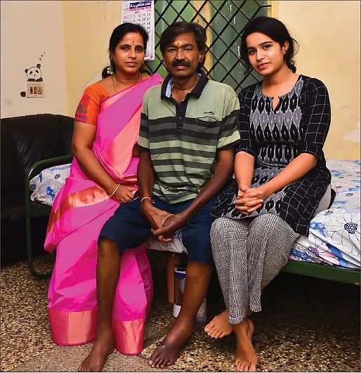 கணவர், மகளுடன் பானுமதி