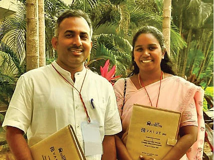 காட்வின் இமானுயேல் -ஒபிலியா வினோதினி