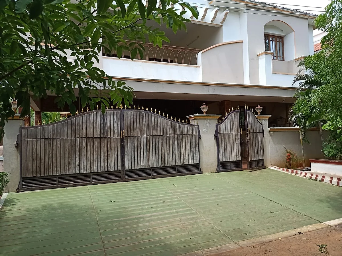 முன்னாள் எம்.எல்.ஏ காமராஜின் வீடு