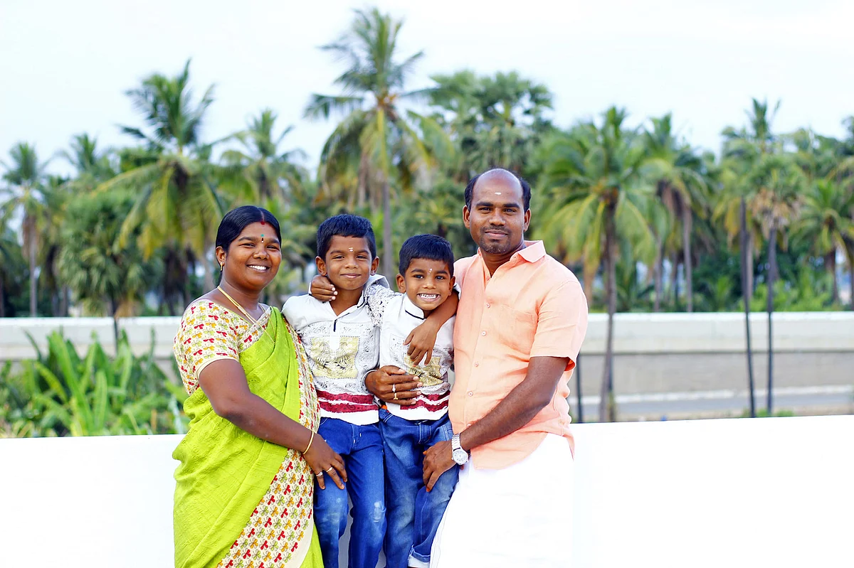 பூபதி அன்பழகன், பிருந்தா தம்பதி மகன்களுடன்...