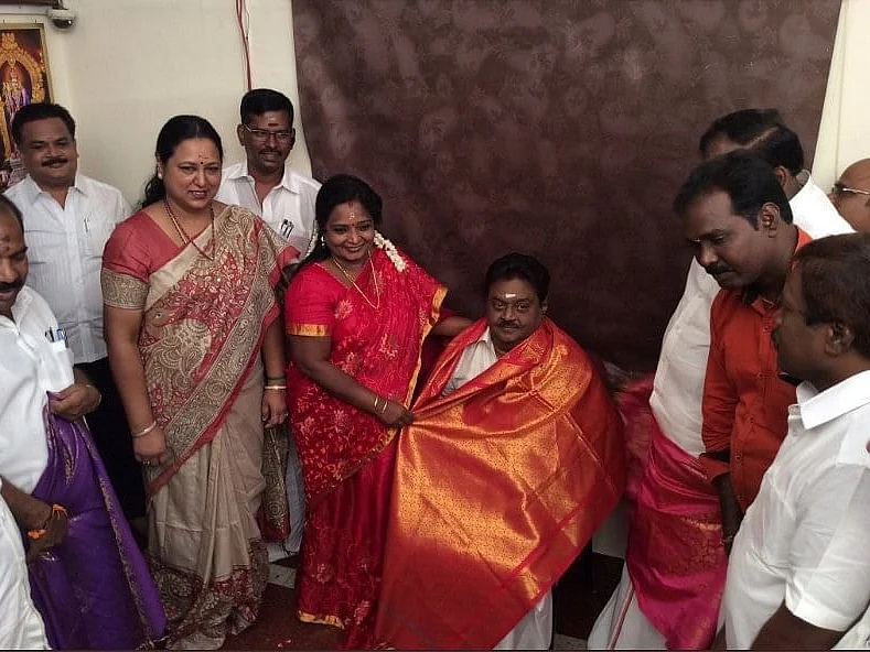 `வானத்தைப்போல, புலன் விசாரணை!' - விஜயகாந்துக்கு ஆளுநர் தமிழிசையின் வித்தியாச வாழ்த்து