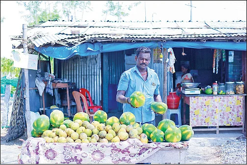 டீக்கடையில் விற்பனை