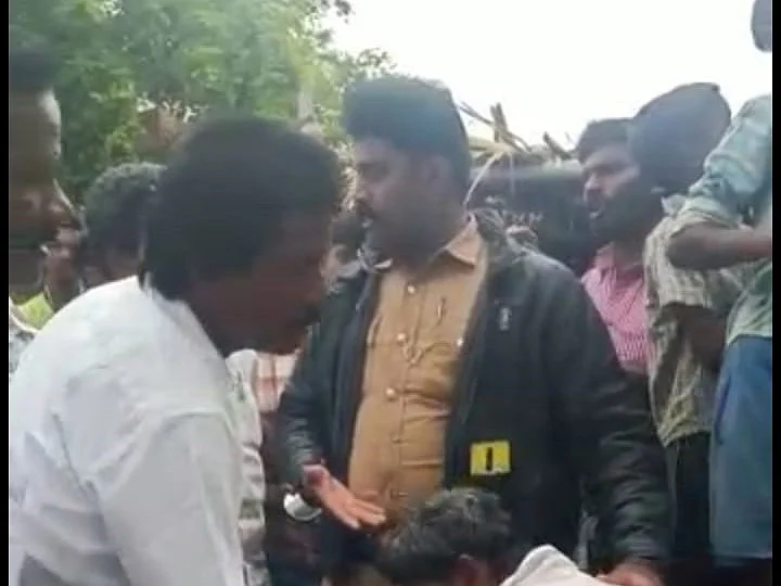 கரூர்: `அப்பாவி ஒருவர் தாக்கப்பட்ட விவகாரம்!’ - காவலர்களை சஸ்பெண்ட் செய்த எஸ்.பி