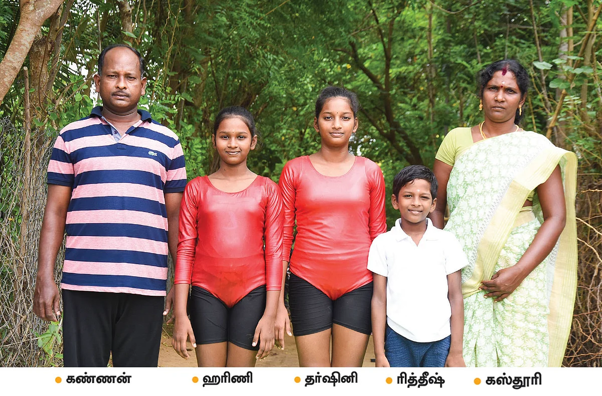 கற்றுக்கொண்டது கால்வலிக்காக... திரும்பிப் பார்க்கிறது உலகமே! - யோகா குடும்பம்