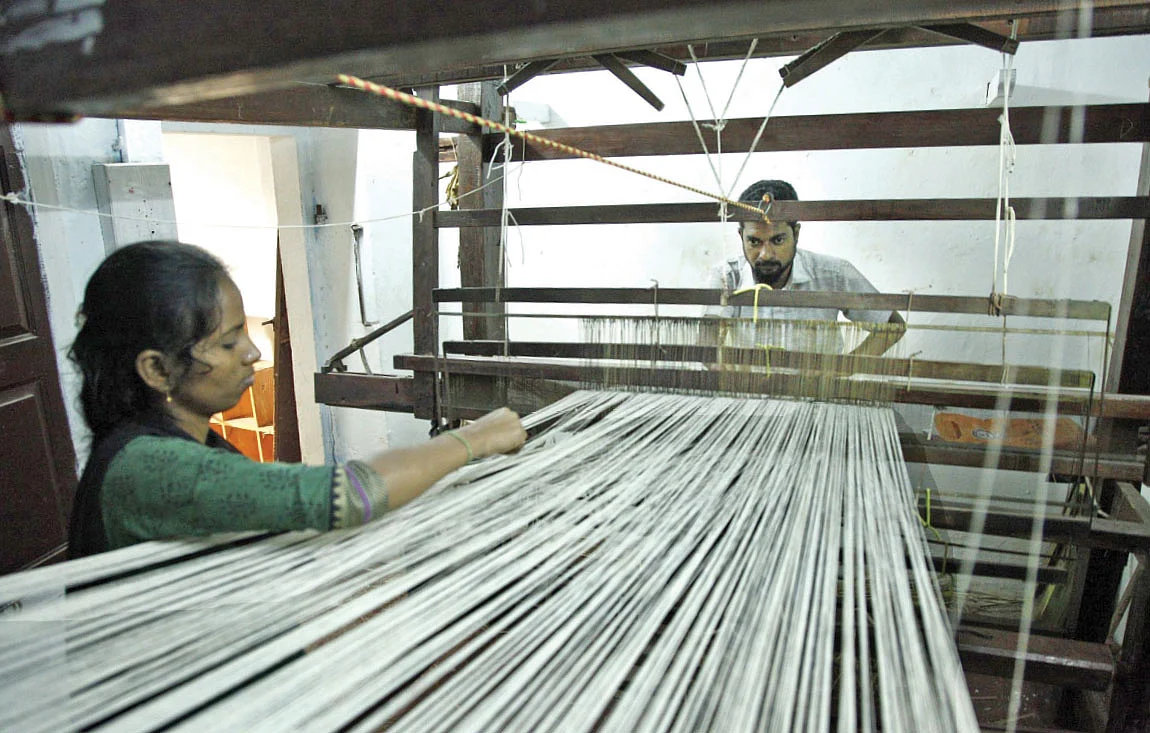 முழக்கத்தில் மட்டும் ‘தற்சார்பு’ - கைத்தறி நெசவாளர்களைக் கலங்கவிடலாமா?