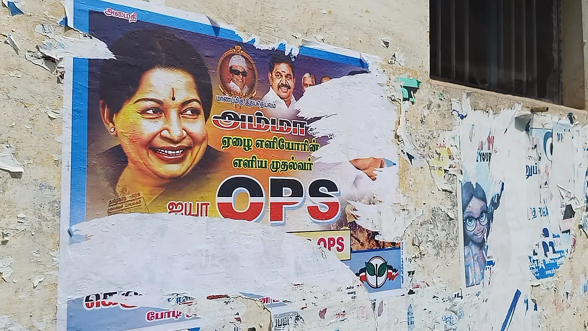 பெரியகுளத்தில் கிழிக்கப்பட்ட போஸ்டர்